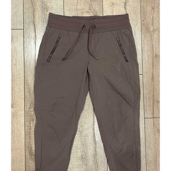 Athleta Trekkie North Jogger Women’s Size 8P Mineral Brown Lightweight Pants - Picture 3 of 8